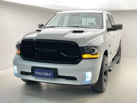 RAM CLASSIC 5.7 V8 GASOLINA LARAMIE NIGHT EDITION CD 4X4 AUTOMÁTICO